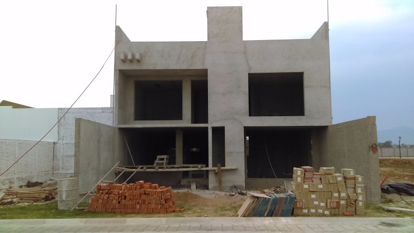 construccion-de-casas-en-obra-gris-por-terminar-ecuador